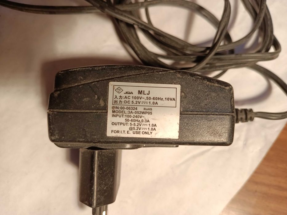 Продам адаптер питания  5.2V--1.0A.