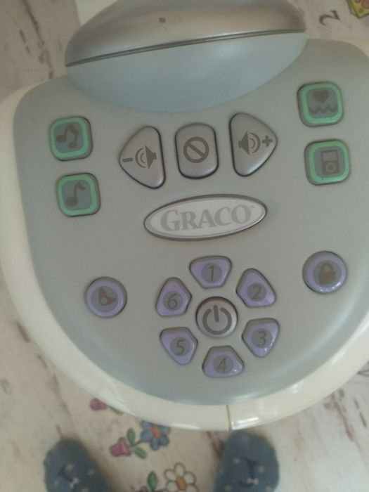 Страхотна бебешка люлка-шезлонг + подарък пуф