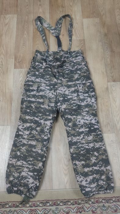 Продам тёплые штаны (комбинезон).