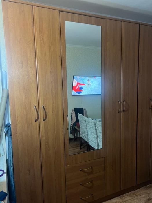 Продам мебель и двери