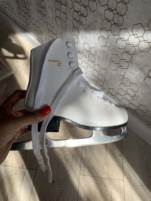 Срочно продам коньки