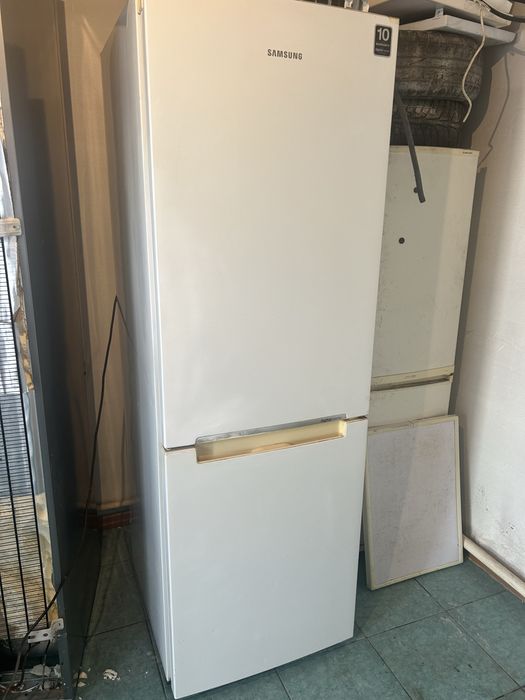 Продам холодильник