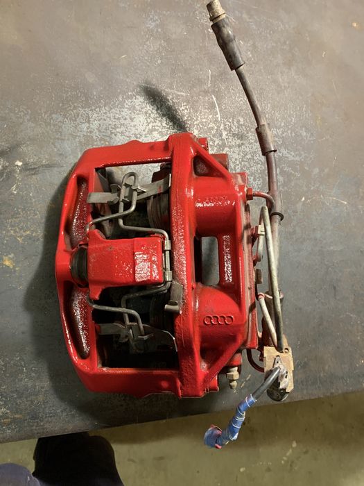 Продам перед.Суппорта на Ауди А8 D2