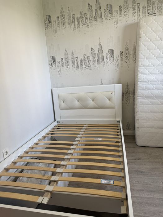 Кровать с ортопедическим матрасом