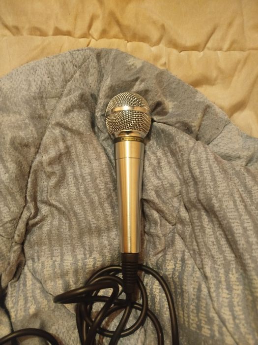 Продам микрофон проводной