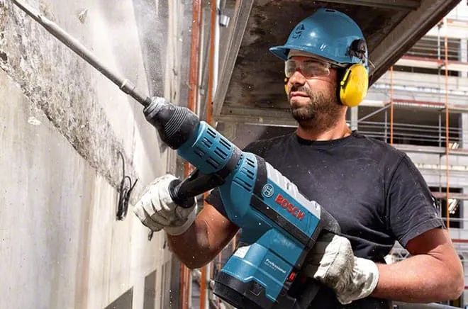 Бурение сверление отверстий перфоратором в бетоне