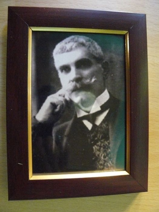 Портрети на възрожденци, революционери, поети, писатели