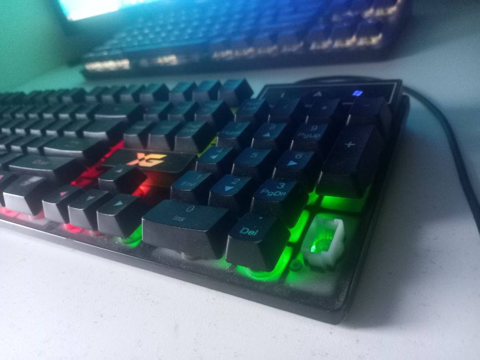 Продам клавиатуру