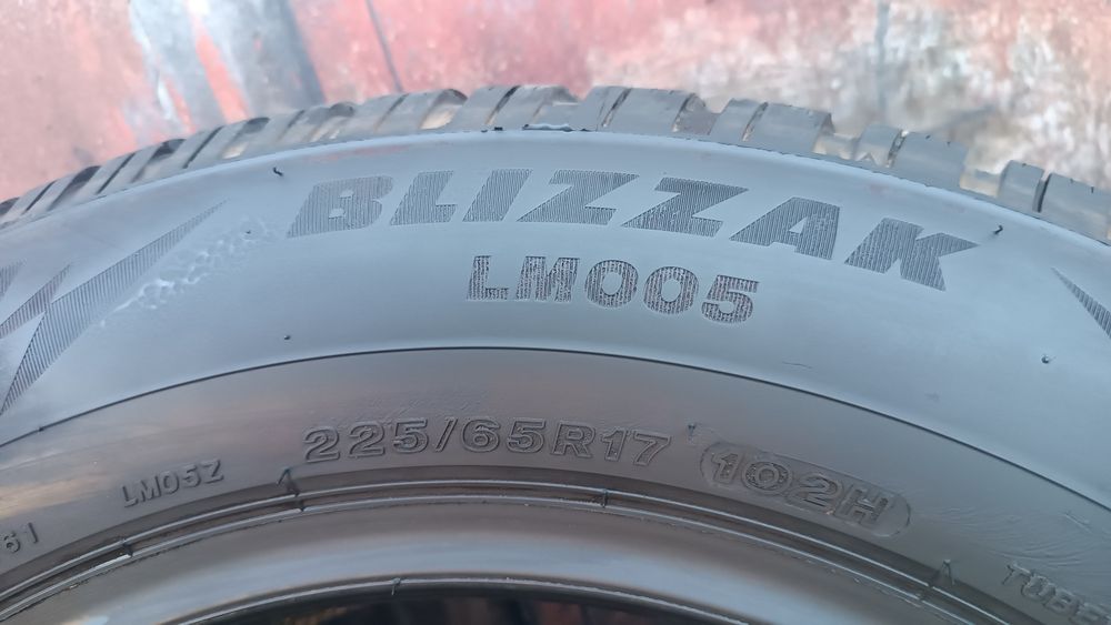 225/65/17 Bridgestone Дот 2923