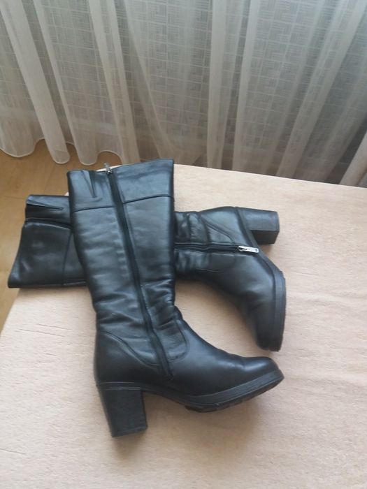 Продаю сапоги женские