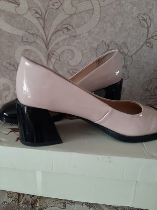 Продам туфли лакированные