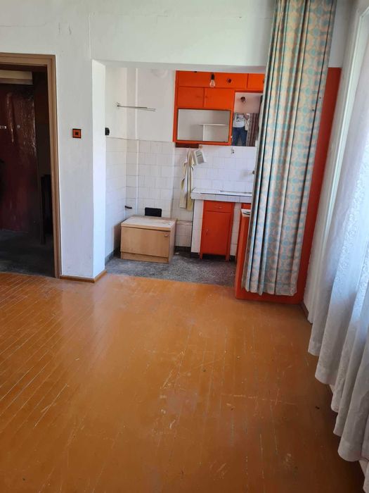 Продава се Тристаен апартамент в Плевен, Идеален център - 100 кв.м за 1288 €/кв.м - Снимка #1