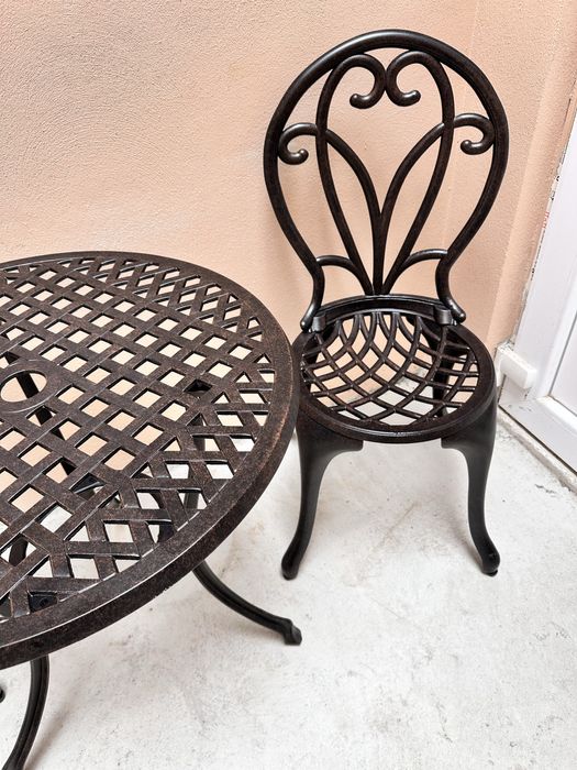 Set masa + 2 scaune fonta aproape noi - 8 seturi