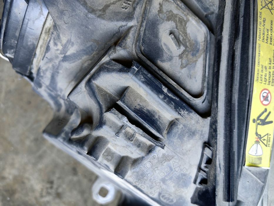 Ляв фар Bmw 1 Ser  Bi-xenon- СЪС ЗАБЕЛЕЖКИ!