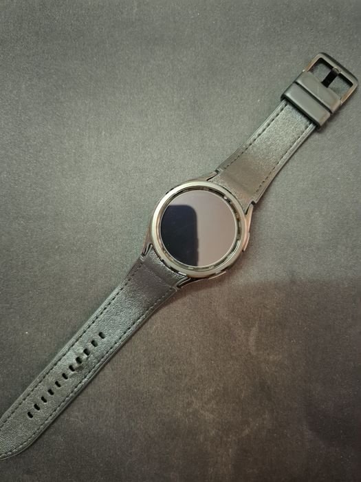 Samsung Galaxy Watch 6 Classic 43 mm + 4 верижки + 3 протектора + безел