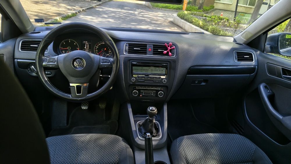 Vw jetta 1.6 tdi Bluemotion 2011г. СПЕШНО