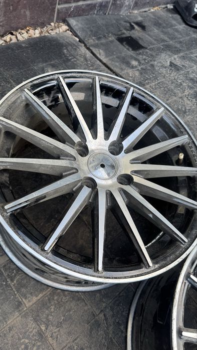 Продам комплект литых дисков R15