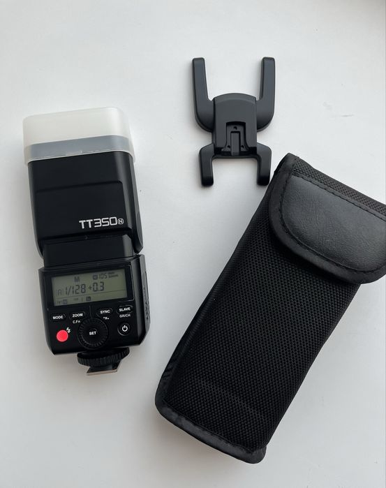 Продам вспышку на фотоаппарат Nikon TT350