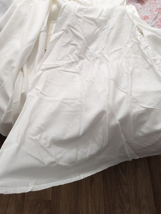 платье атласное белое