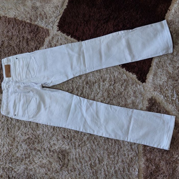 Продам белые джинсы