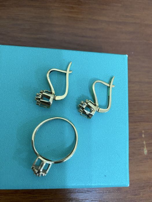 Золото. Комлект серьги и кольцо 585