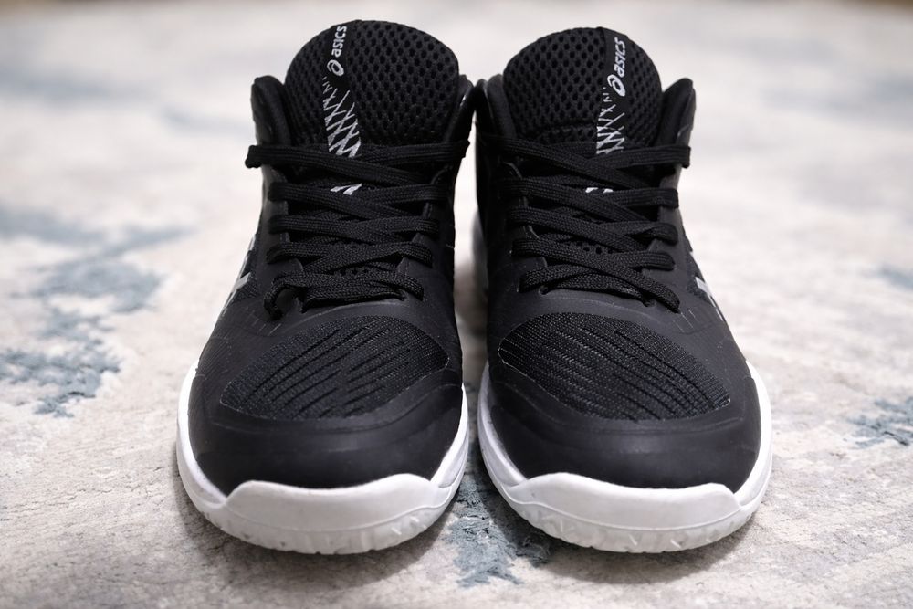 Продам волейбольные кроссовки