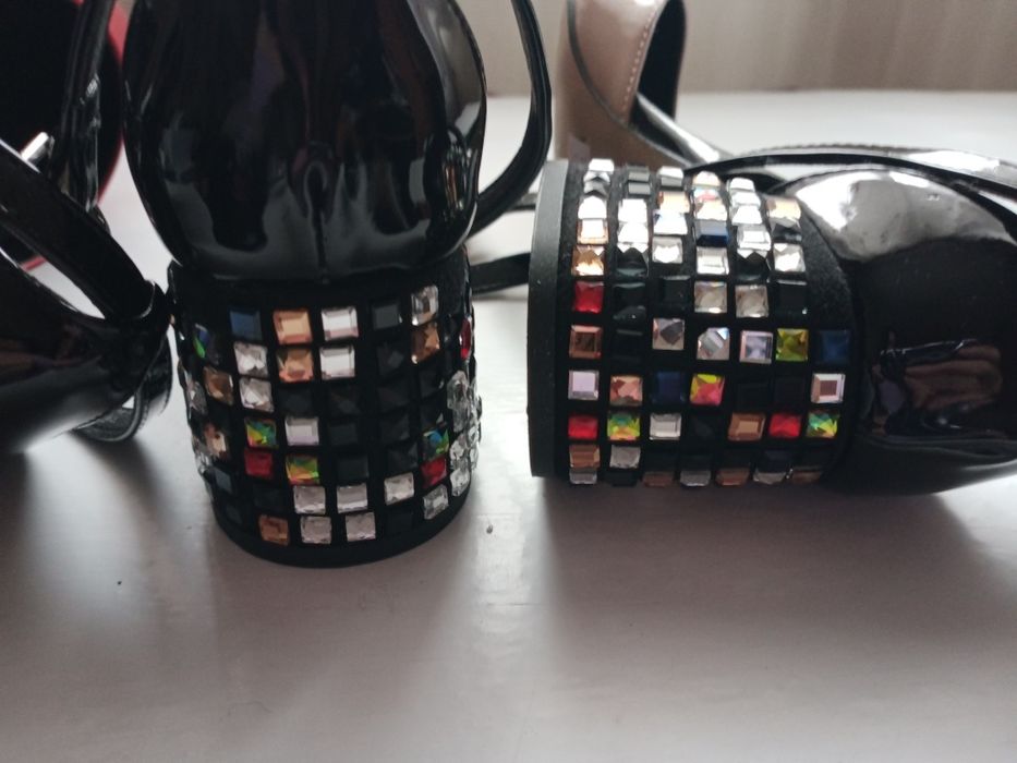 Pantofi deosebiti de eleganti