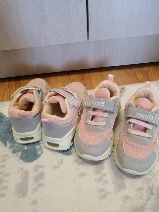 Продам кроссовки для девочек