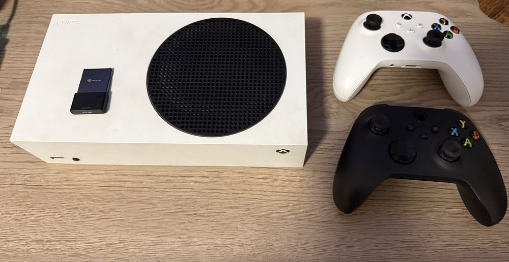 Xbox Series S + Expansion Card 512GB (SSD) + 2 Manete