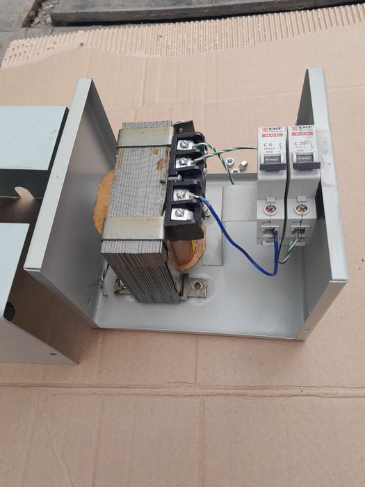 Понижающий трансформатор 220/12