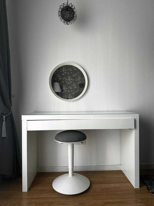 Set masa cu sertar, oglinda si scaun pentru machiaj
