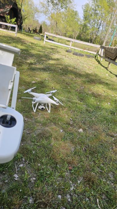Dronă DJI Phantom 4