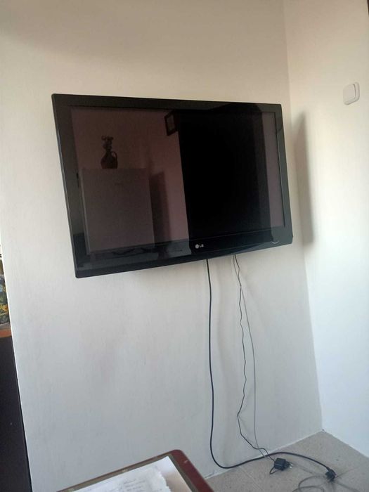 Телевизор LG, показывает, но есть дефект