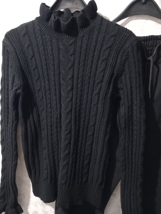 Нови ,пуловер и долнище Л размер