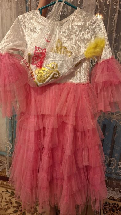 9-10 жасқа арналған көйлек сатылады.