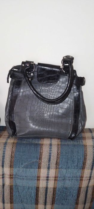 Запазени дамски чанти