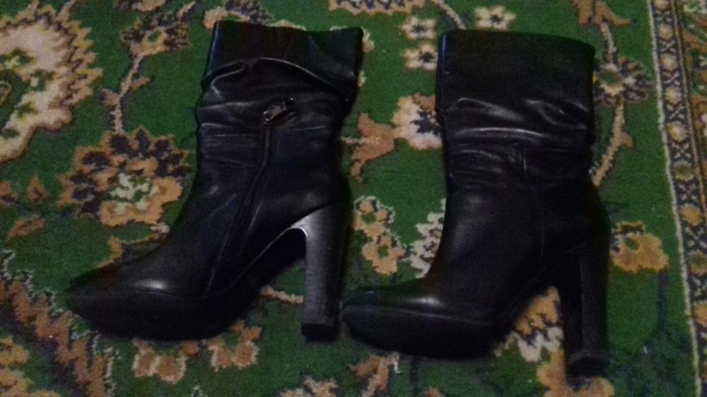 Коженные сапожки 37 размер
