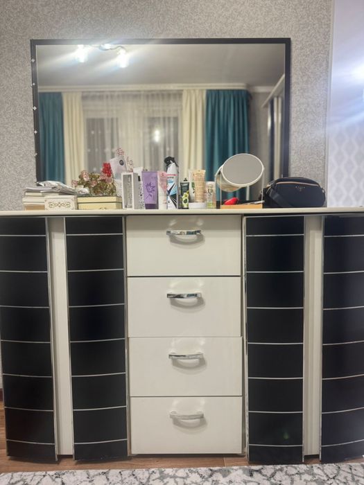 Спальний гарнитур продам