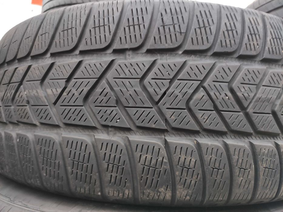 4бр Зимни гуми 235 55 18 - Pirelli