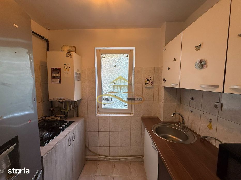 De Închiriat: Apartament 2 Camere semidecomandat, Curte Privată