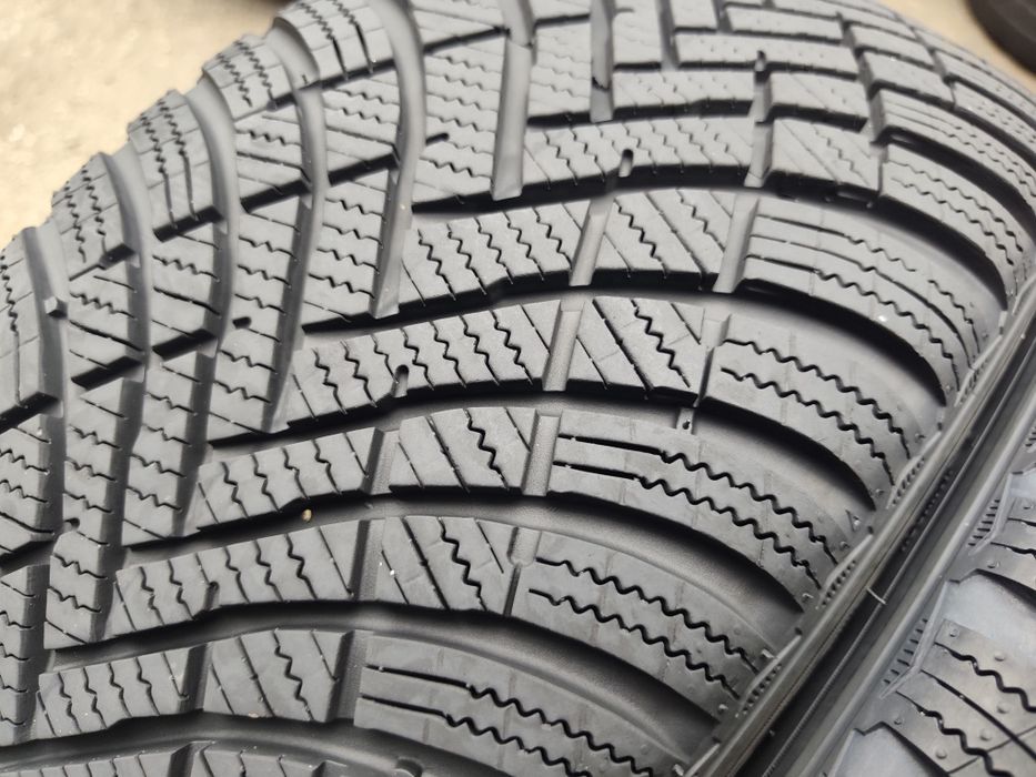215/45/17" 4бр Hankook winter i sept rs3, dot2124,7mm