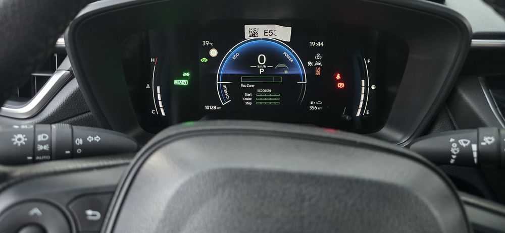 Tayota carolla cross 2025