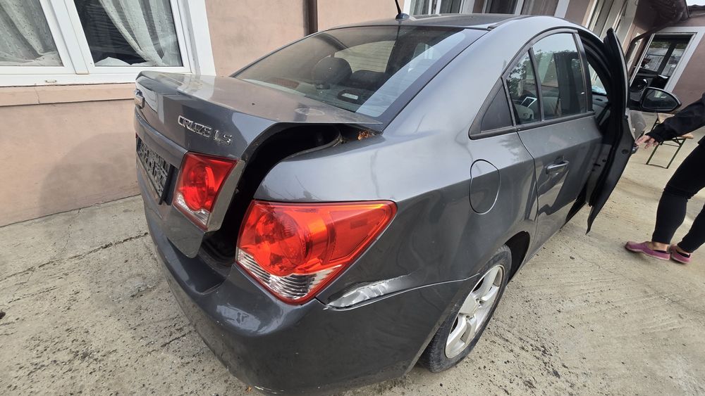 Chevrolet cruze capota faruri bara aripa aripi usi usa oglinda Scaune interior portbagaj hayon volan bord airbag cutie viteze electromotor trager far