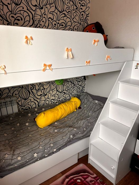 Двухъярусная кровать