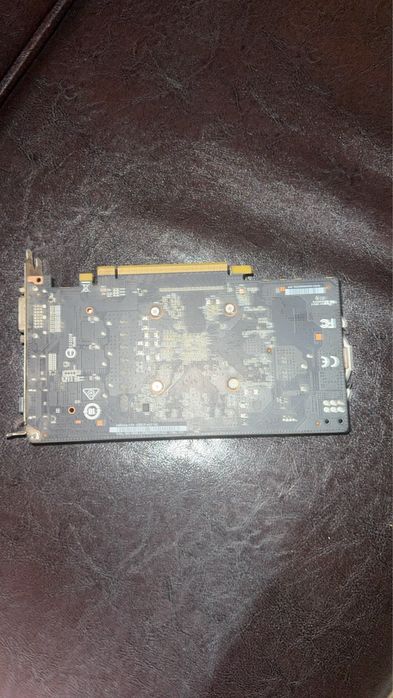 Vand placa de video GTX 1050Ti 4gb si intel i3-6100