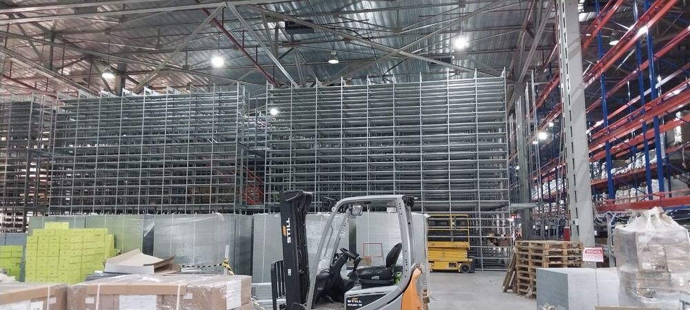 Монтаж стеллажей