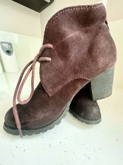 CALVIN KLEIN велурени боти