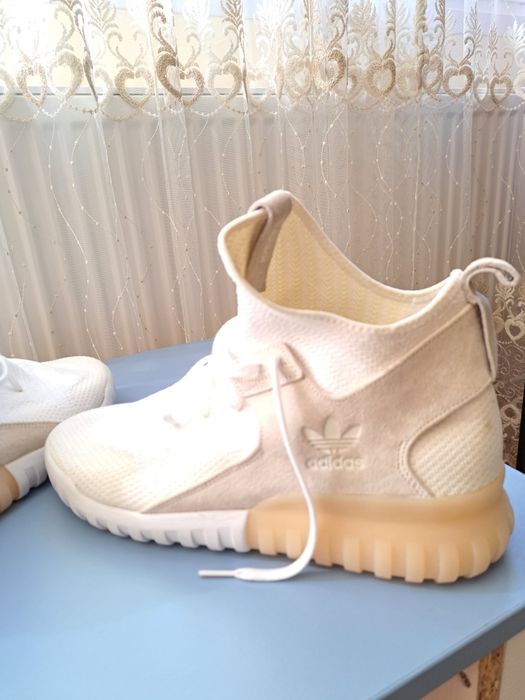 Vând sneakers adidas