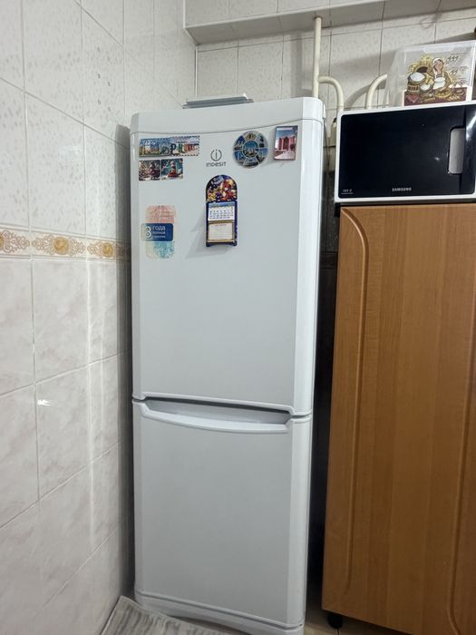 Продам холодильник Indesit