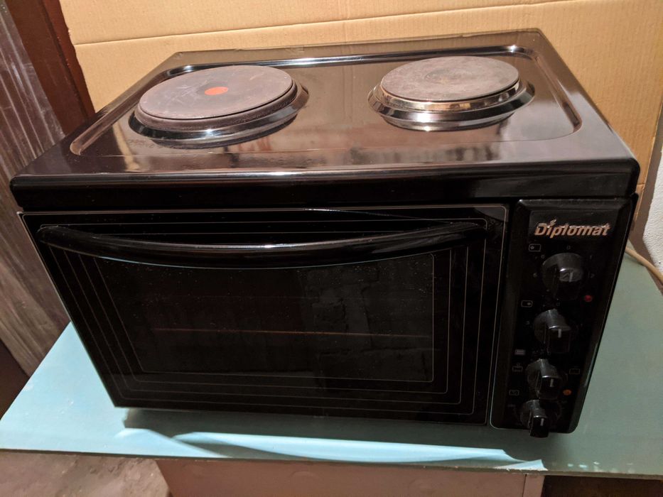 Готварска печка DIPLOMAT фурна с котлони отлична